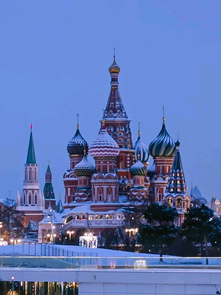Moscow is Becoming a High-Tech Dystopia: Face-Pay Metro, Delivery Robots, and 200,000 Cameras Watching