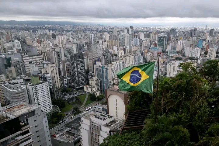 Lula and Flavio Bolsonaro Clash in First Runoff Debate